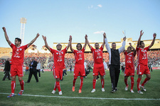 تراکتورسازی با برتری پرگل مقابل سپاهان صدرنشین شد